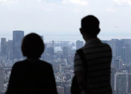 한국에도 추격당한 일본, `세계 경제대국` 자리 뺏기나